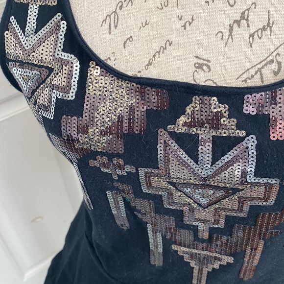 Express Size L Top - Picture 2 of 4